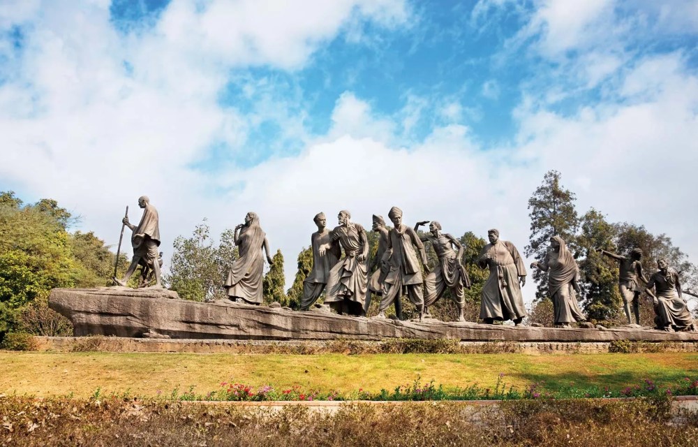 Luvuyos Guest House at Gandhi Statue & Historical City Highlights
